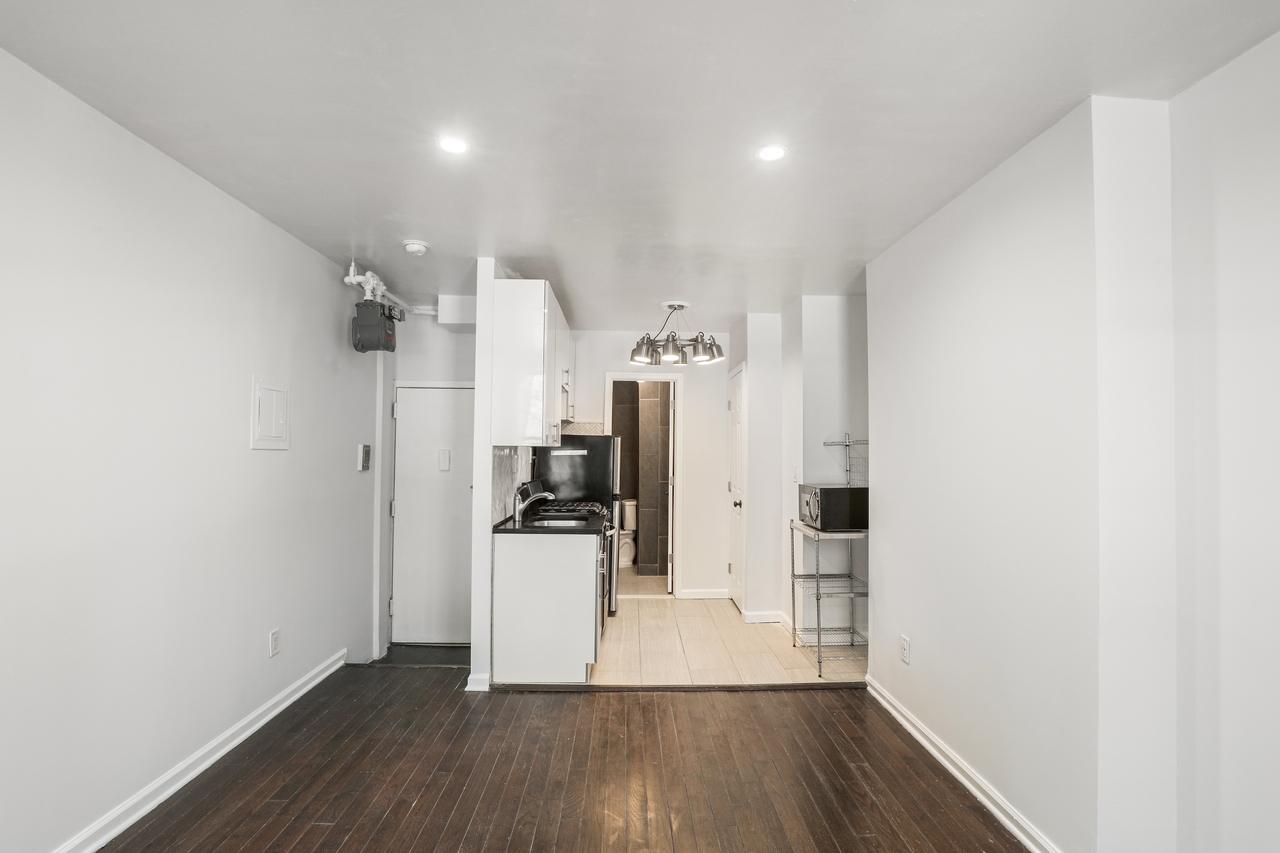 a room in East Village photo 7