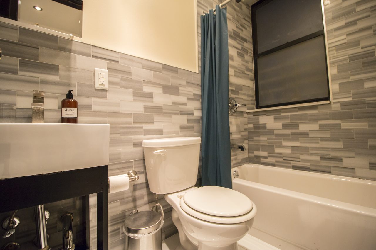 a room in Morningside Heights photo 6