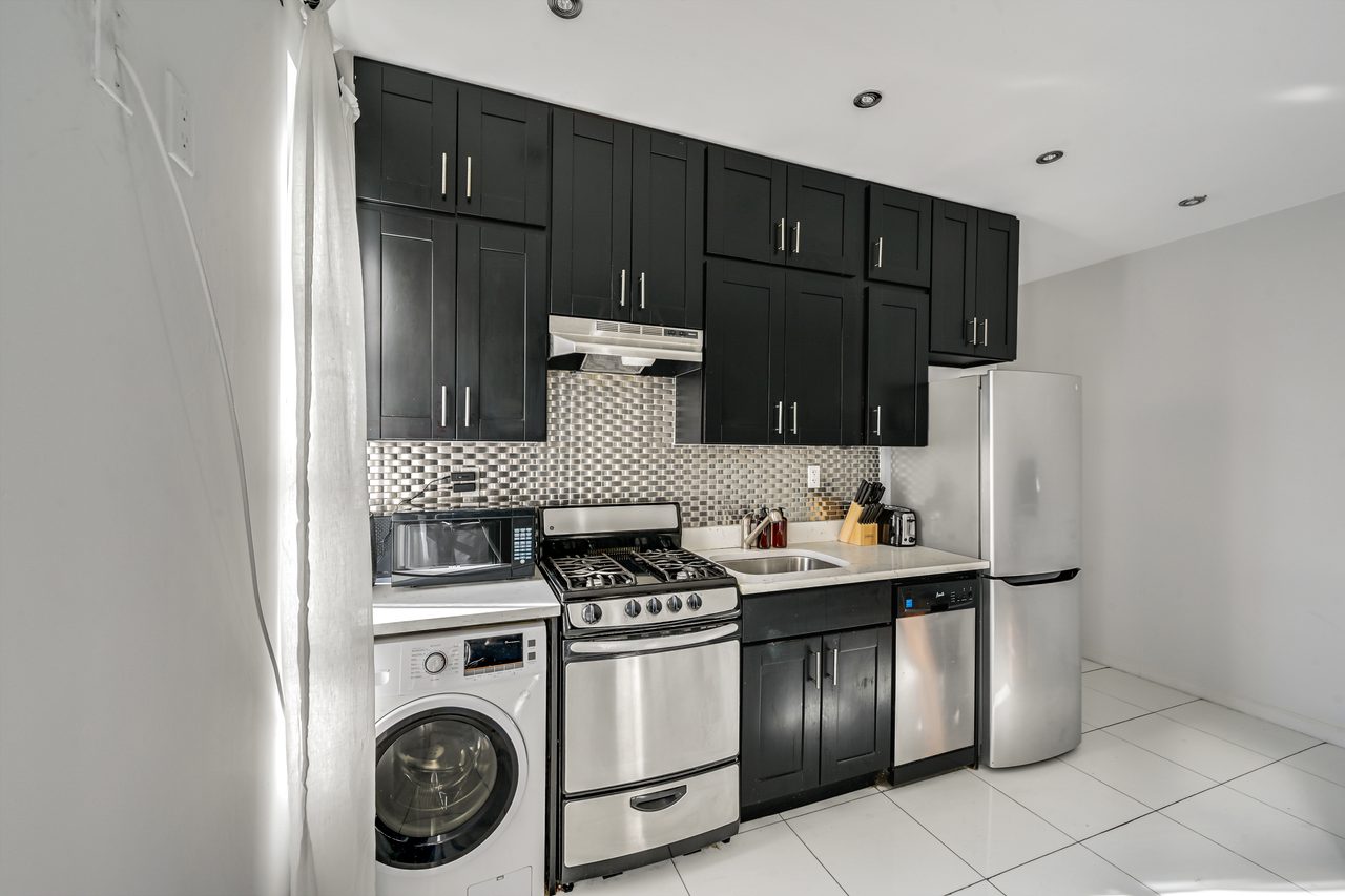 a room in Morningside Heights photo 6