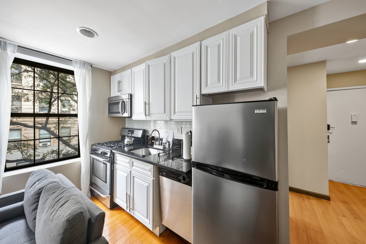 a room in East Village photo 5
