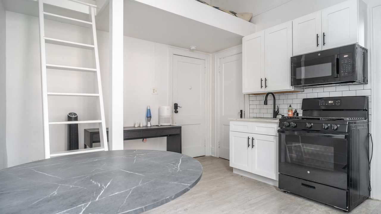 a room in Clinton Hill photo 2