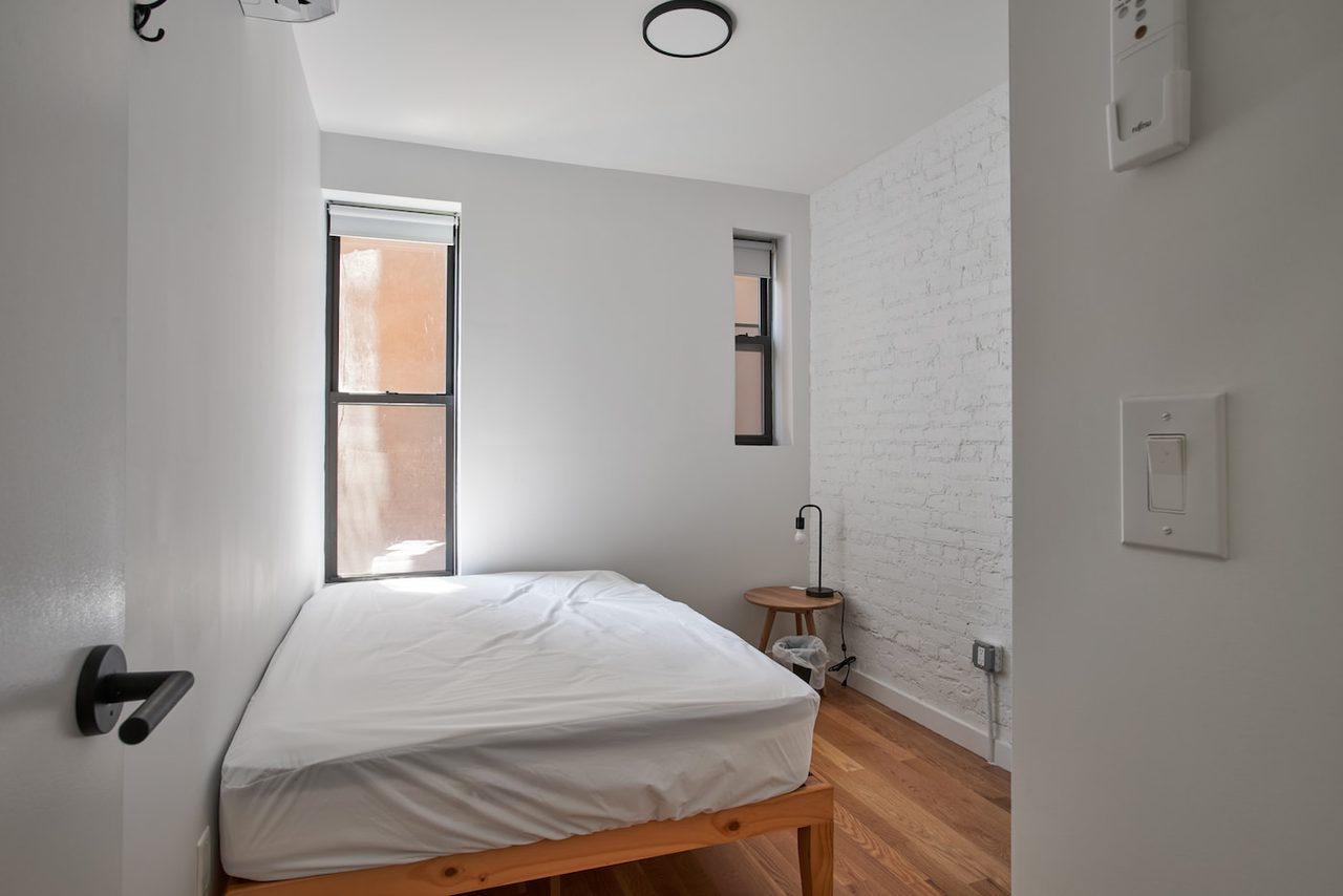 a room in Bedford-Stuyvesant photo 3