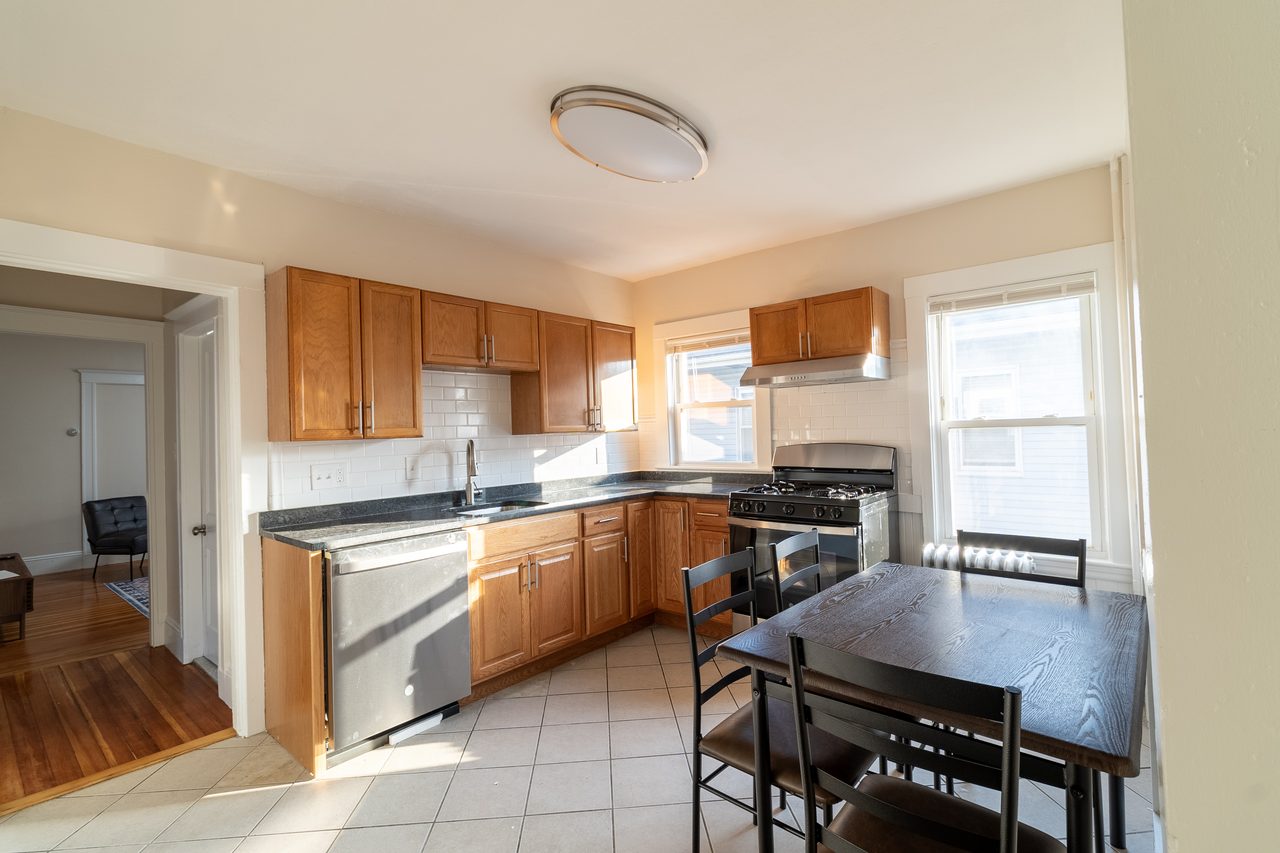 a room in Lower Allston photo 6