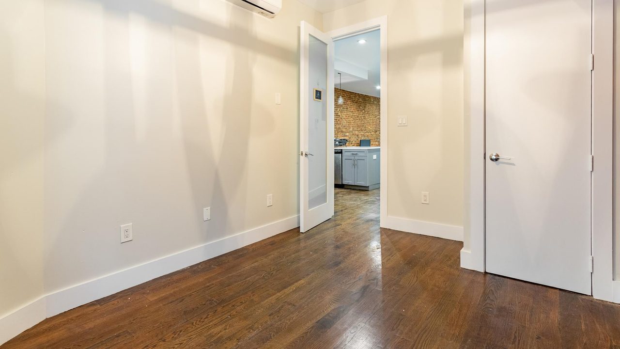 a room in Bushwick photo 3