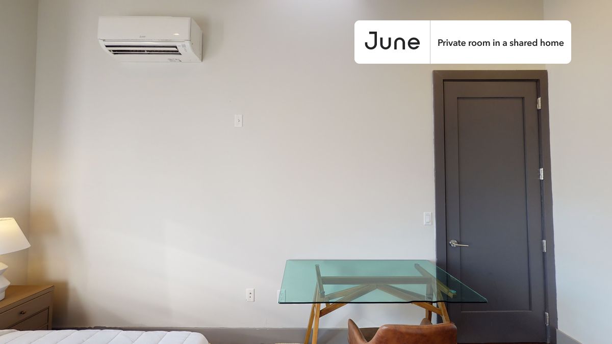 a room in Bedford-Stuyvesant photo 4