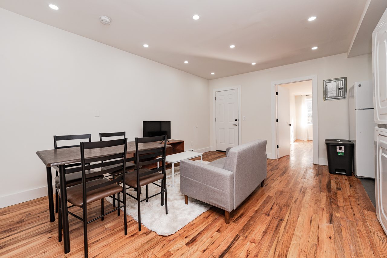 a room in Bedford-Stuyvesant photo 6