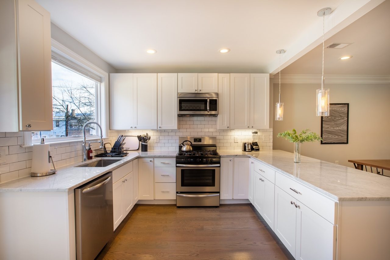 a room in Northwest Washington photo 5