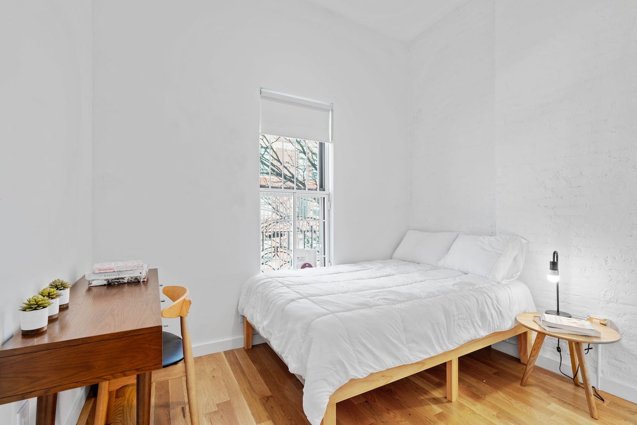 a room in Bedford-Stuyvesant photo 4