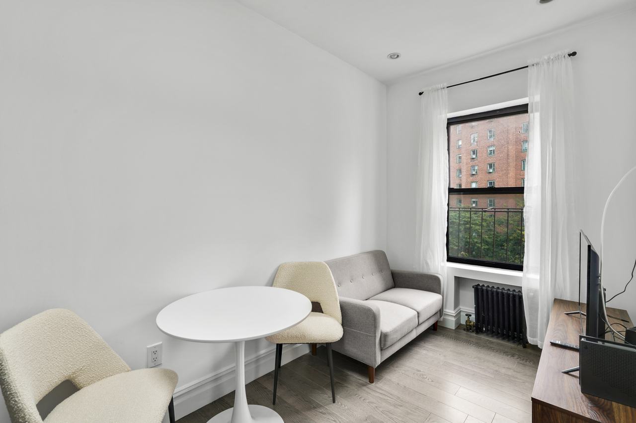 a room in Flatiron District photo 5