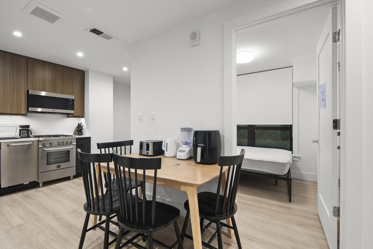 private room in Northwest Washington photo 6