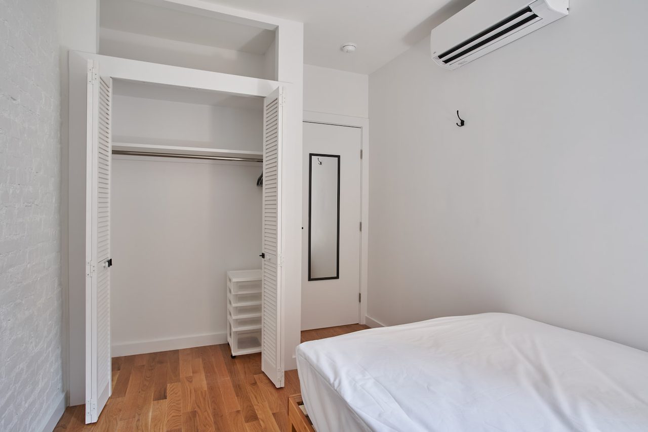 a room in Bedford-Stuyvesant photo 4