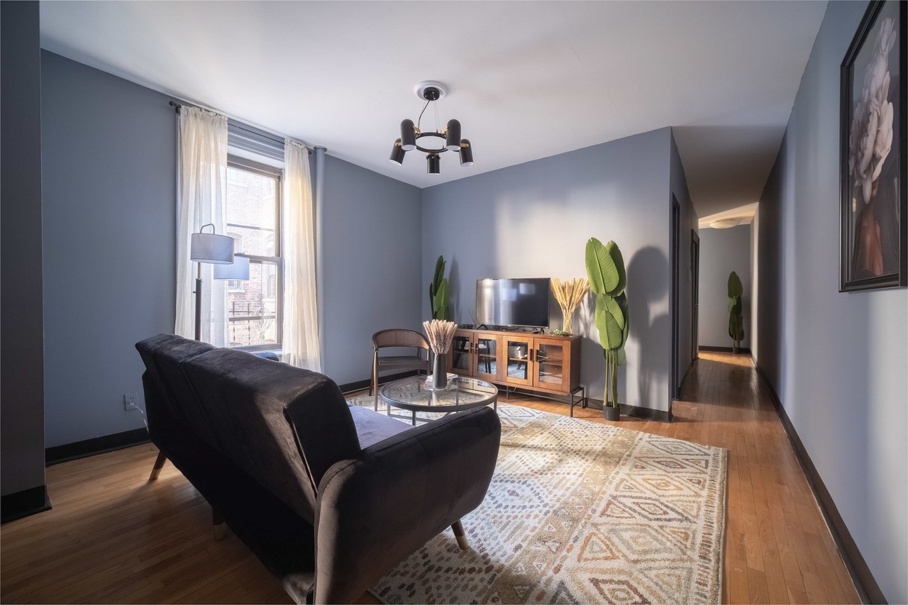 a room in Hamilton Heights photo 5
