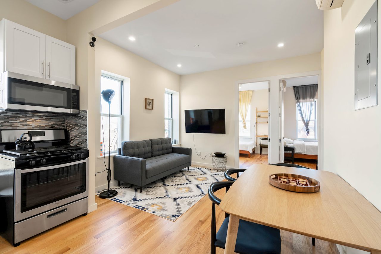 a room in Bedford-Stuyvesant photo 3
