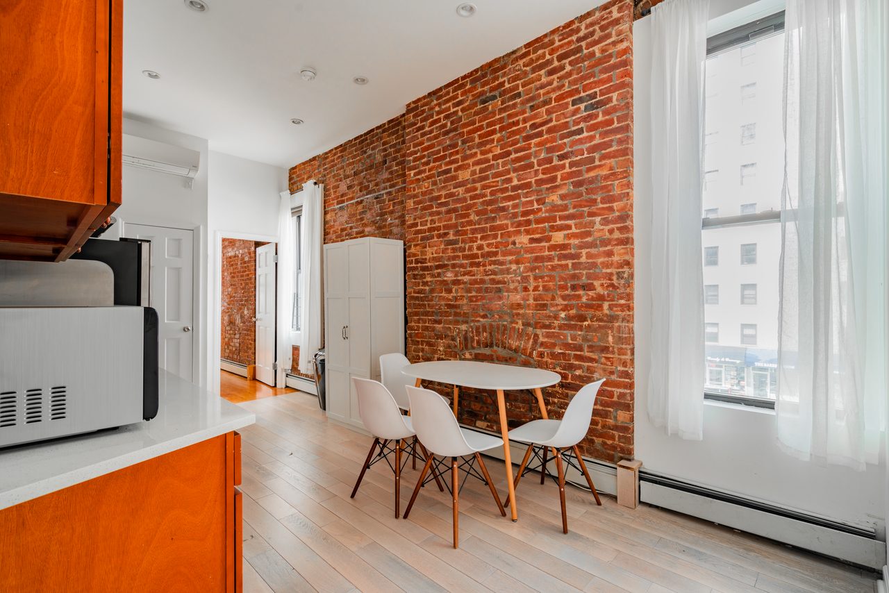 a room in Sutton Place photo 4