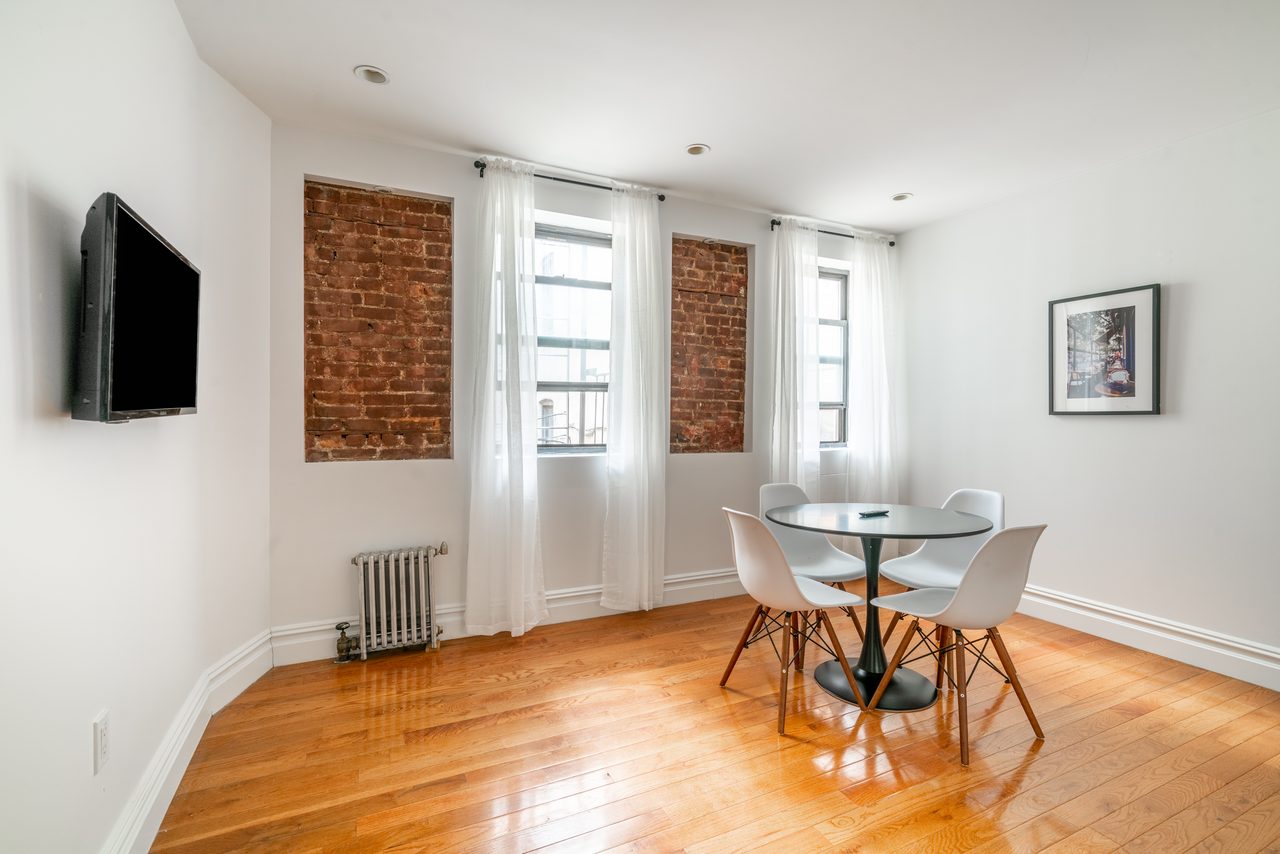 a room in East Village photo 5