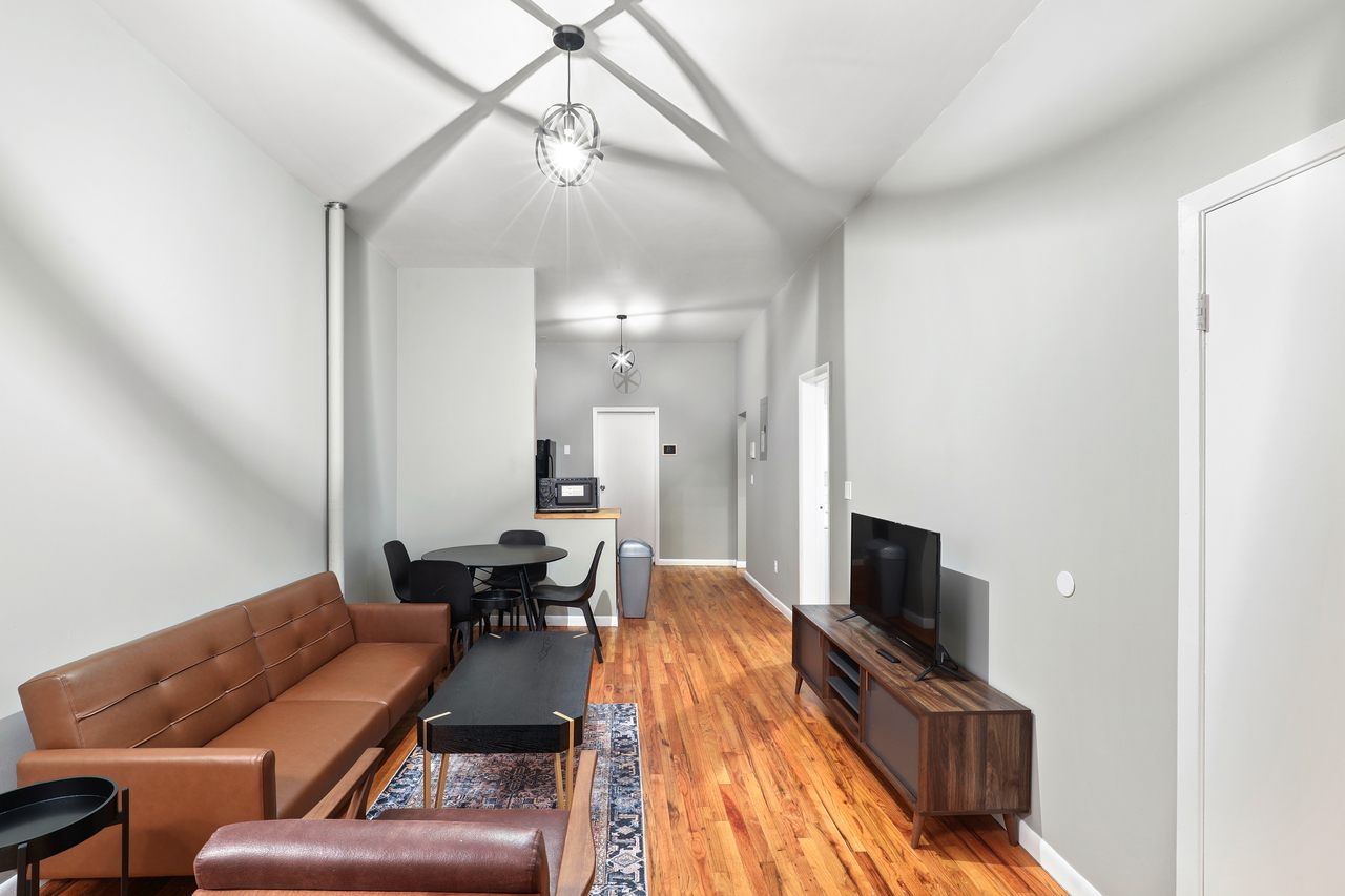 a room in East Williamsburg photo 3