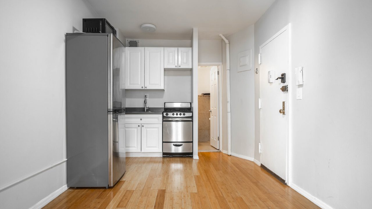 a room in Theater District photo 2
