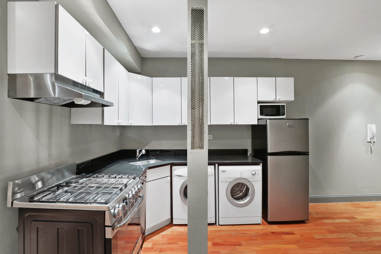 a room in East Village photo 3