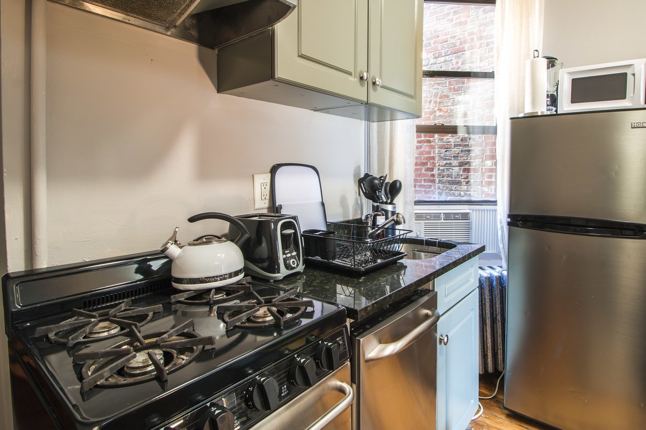 a room in East Village photo 6