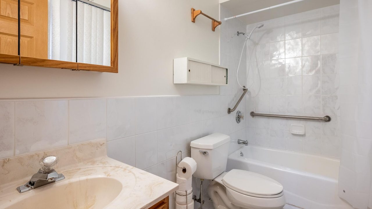 a room in Armour Square photo 6
