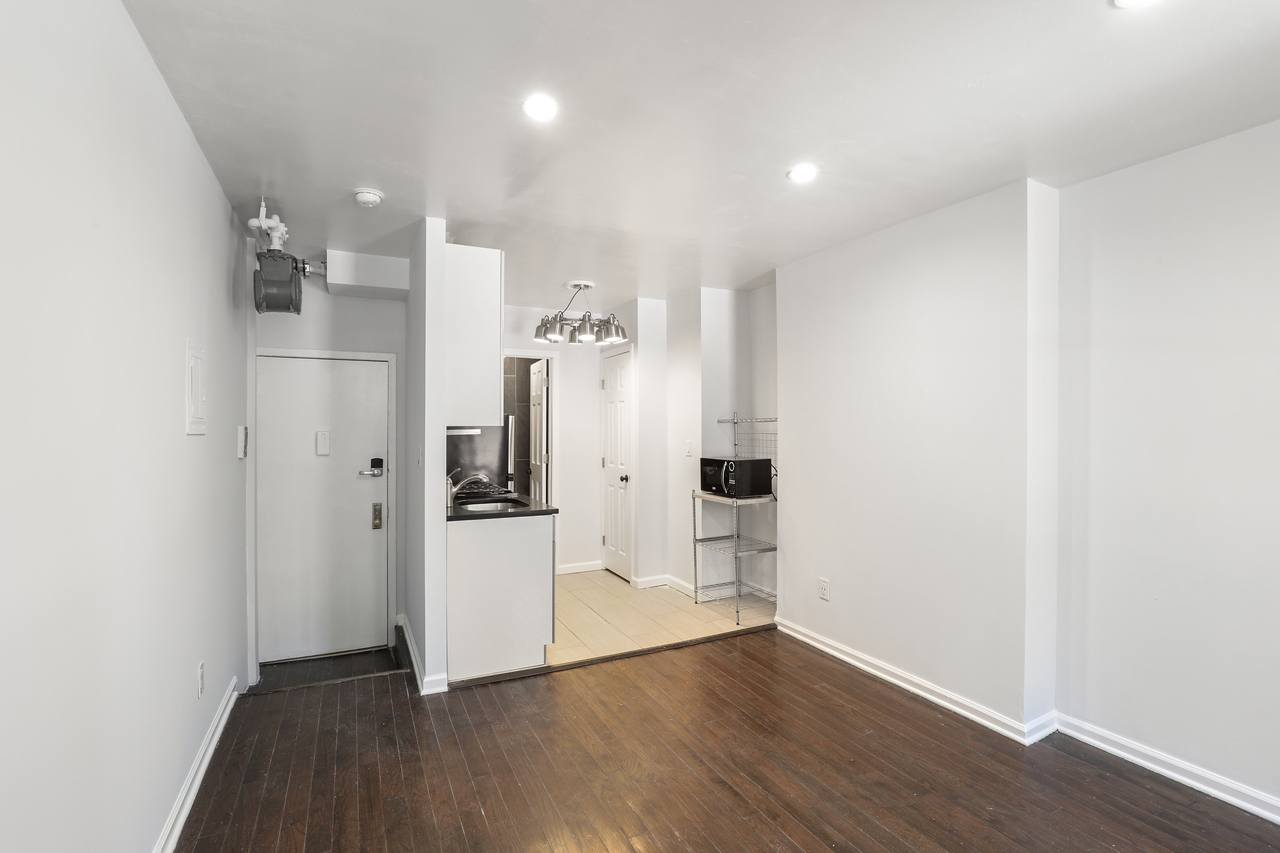 a room in East Village photo 5