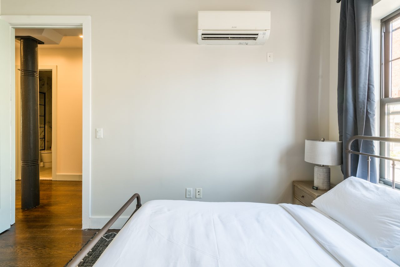 a room in Bedford-Stuyvesant photo 3