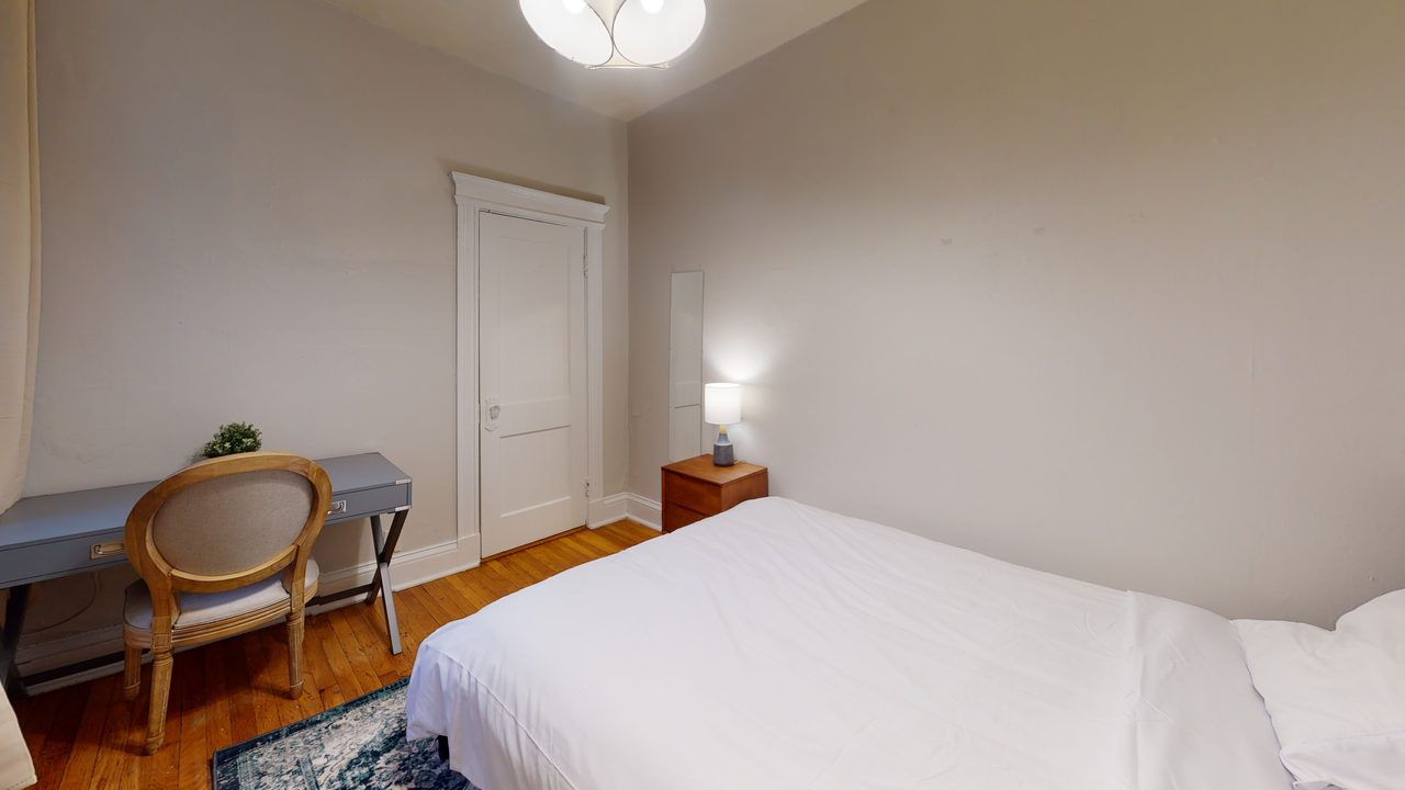 a room in Allston photo 4