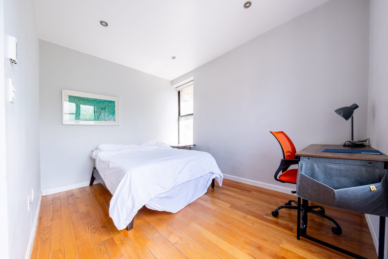 a room in Morningside Heights photo 2
