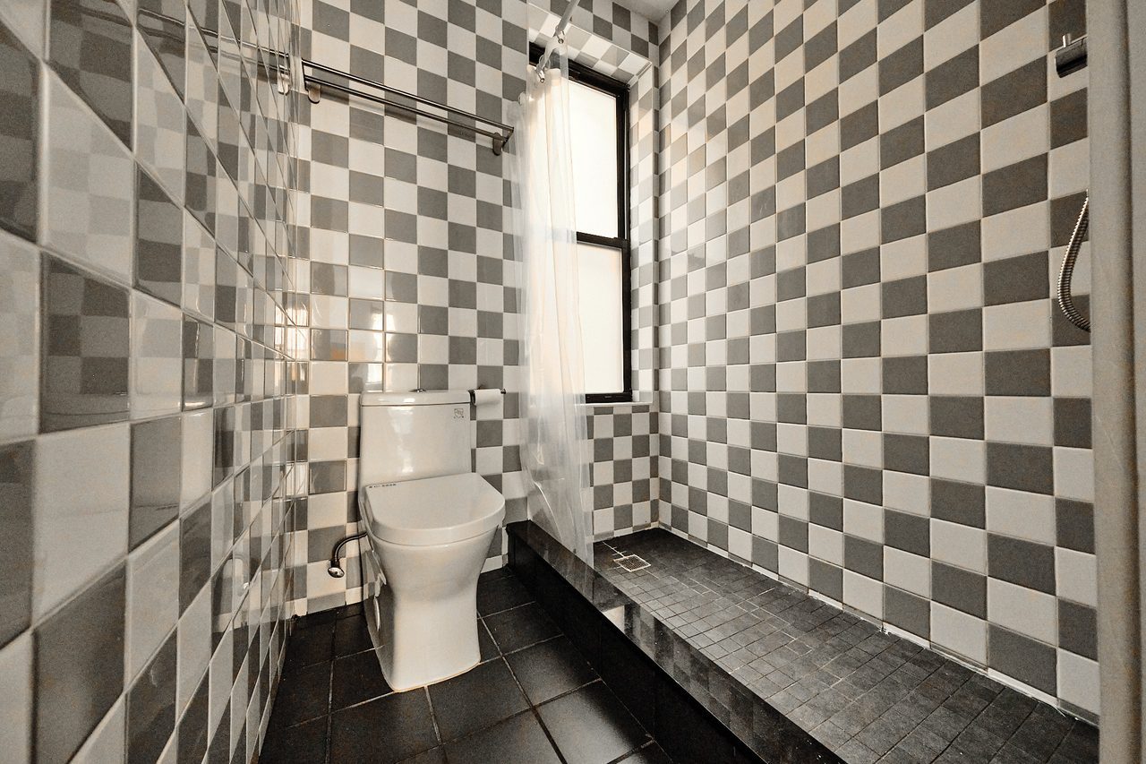a room in Ridgewood photo 2