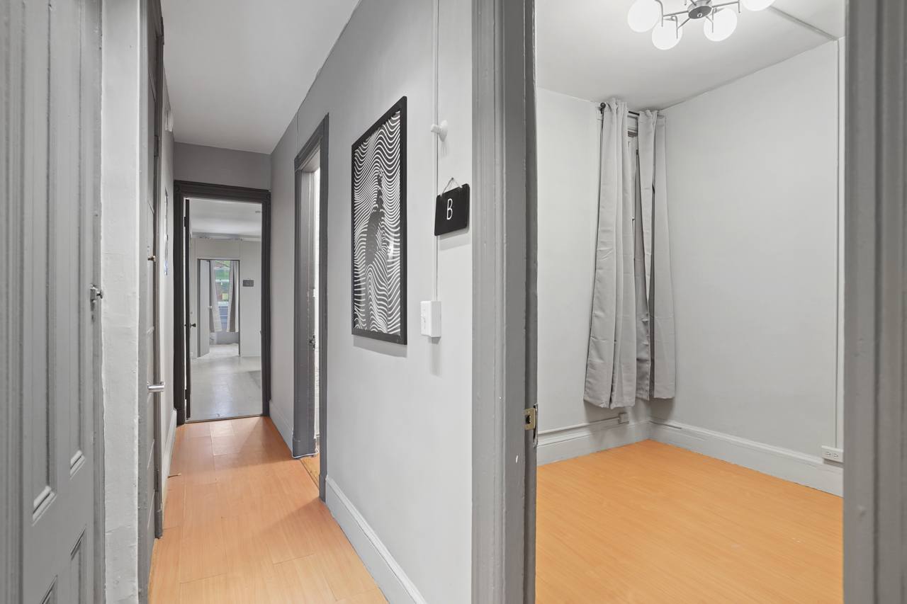 a room in Theater District photo 5
