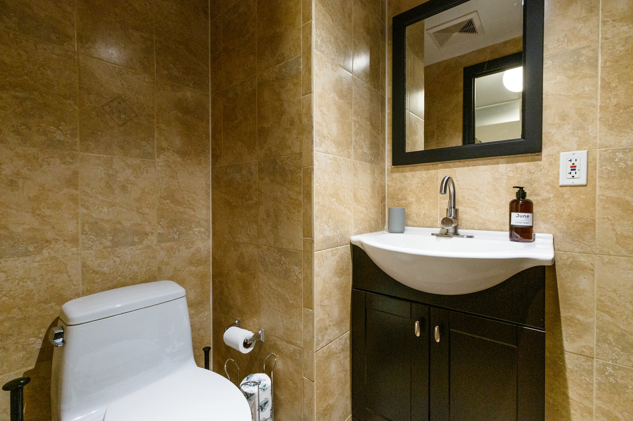 a room in Lower East Side photo 6