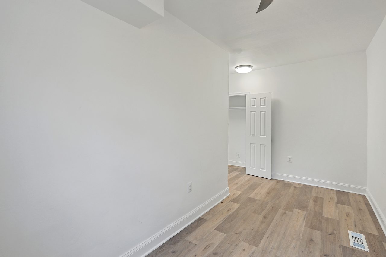 a room in Northeast Washington photo 3
