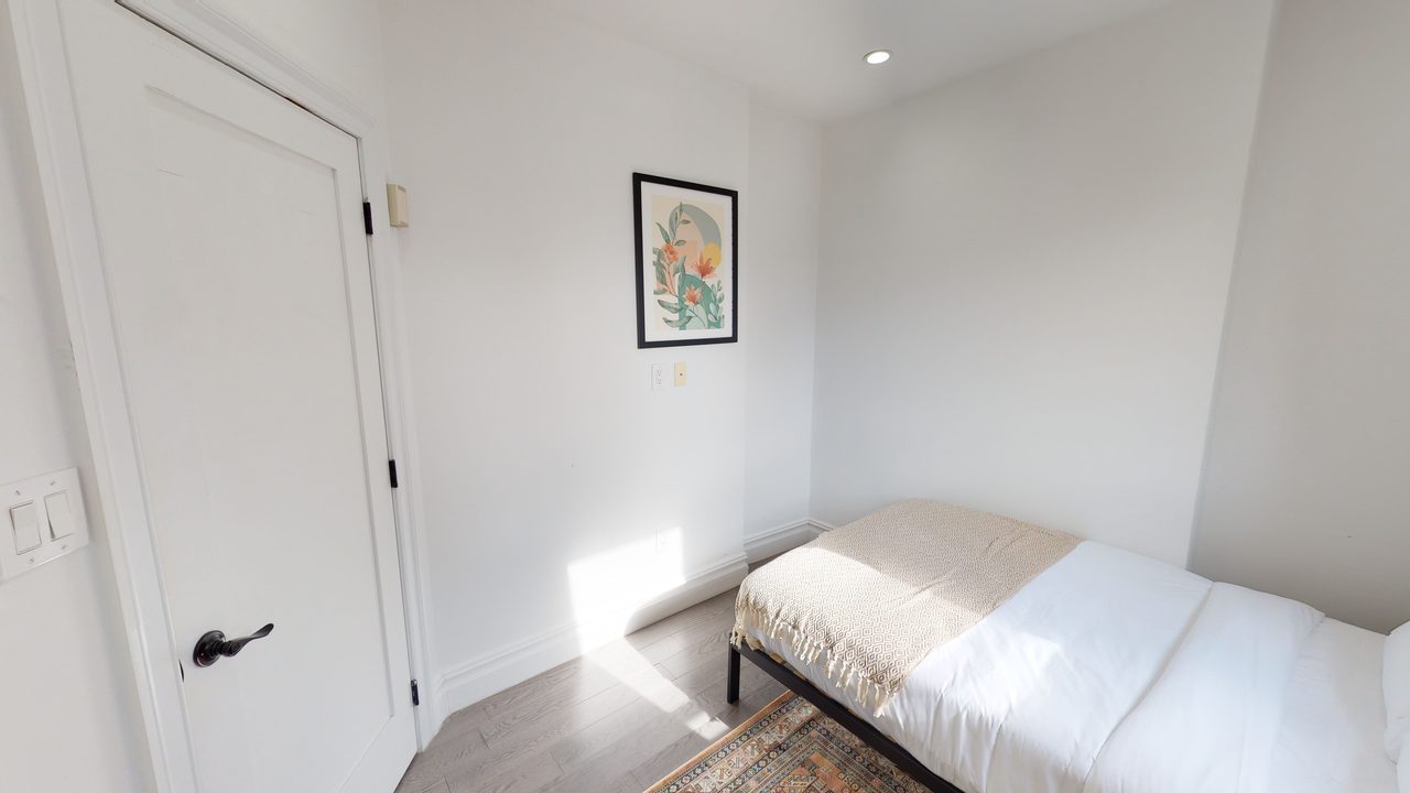 a room in Hell's Kitchen photo 4