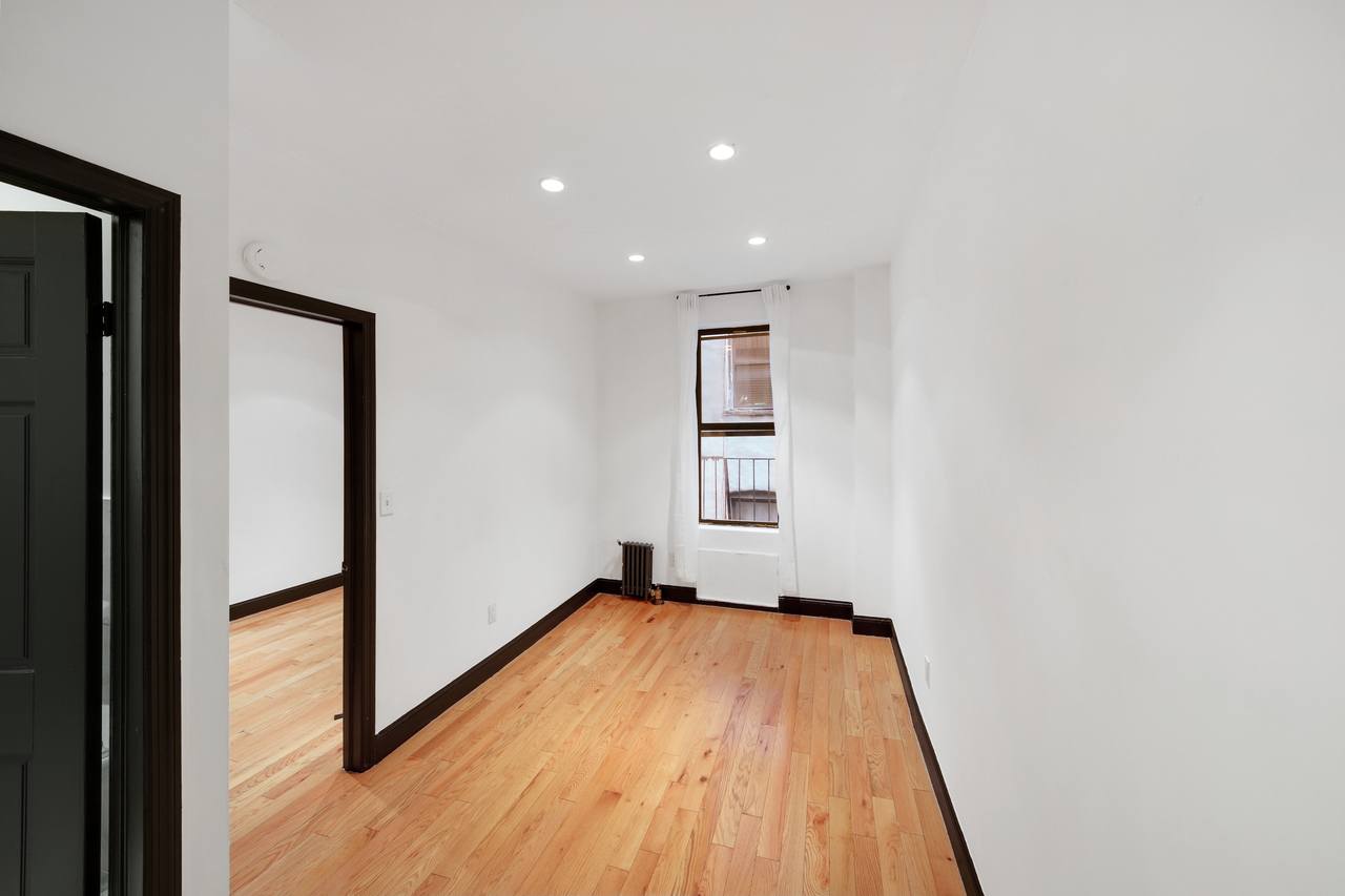 a room in East Village photo 7