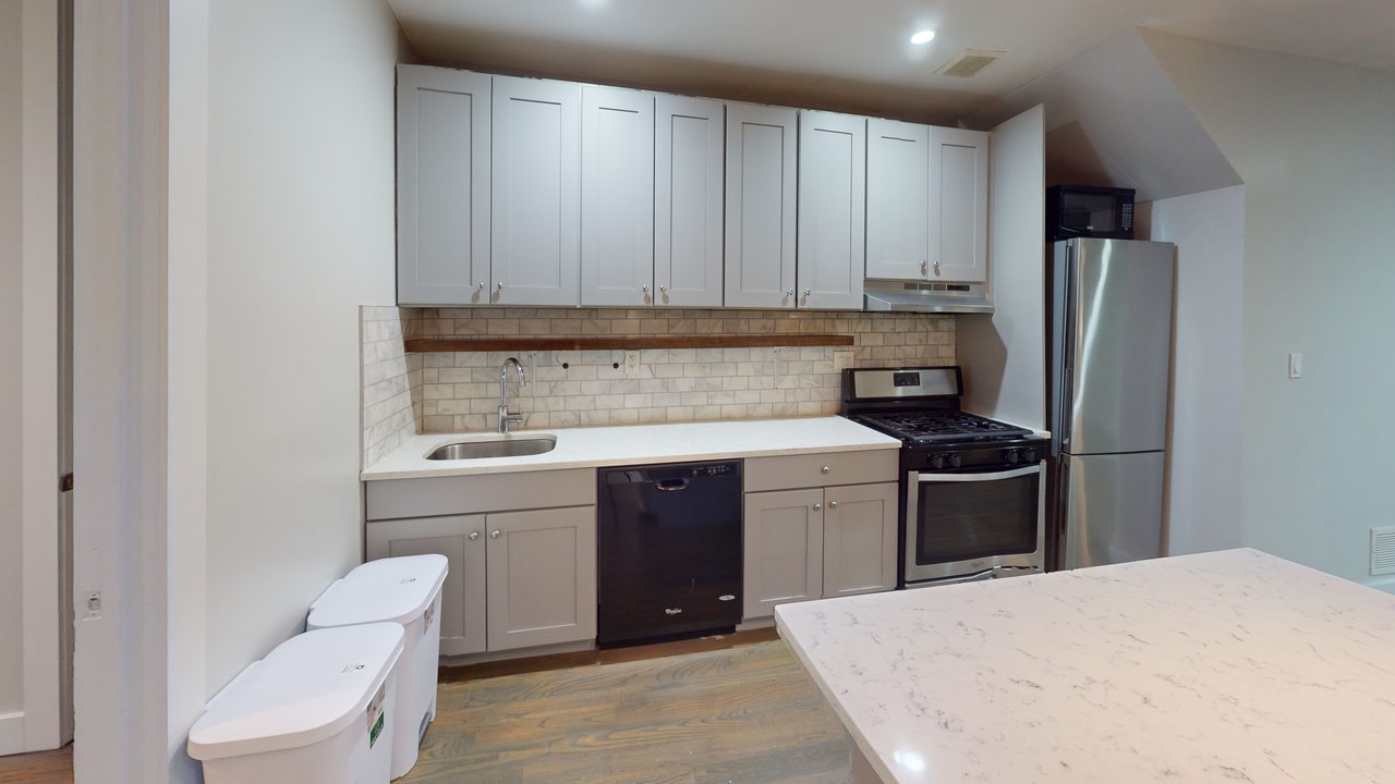 a room in Flatbush photo 7