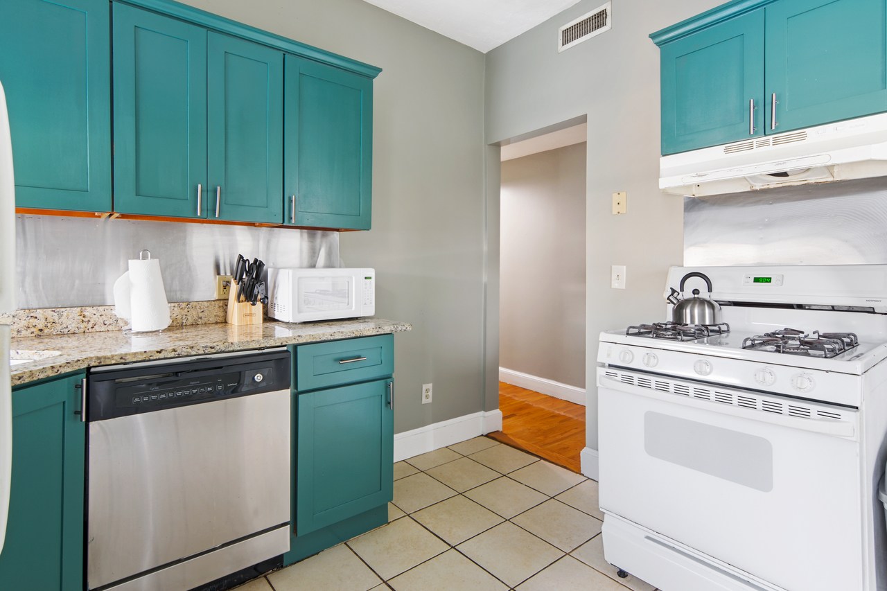 a room in Allston photo 8