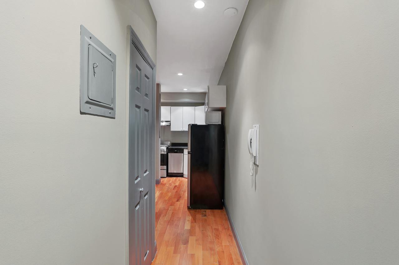 a room in East Village photo 7