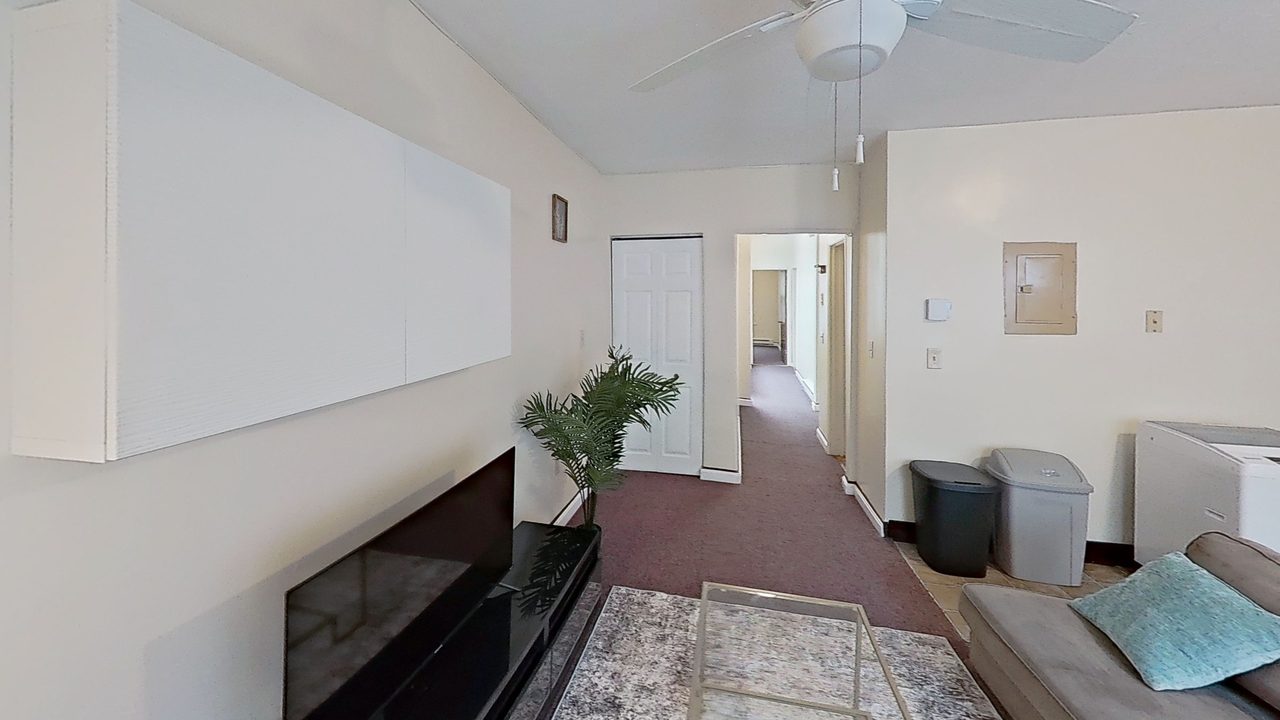 a room in Roxbury photo 4
