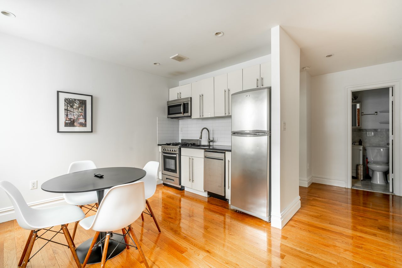 a room in East Village photo 8