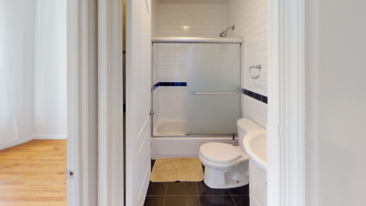 a room in East Village photo 4