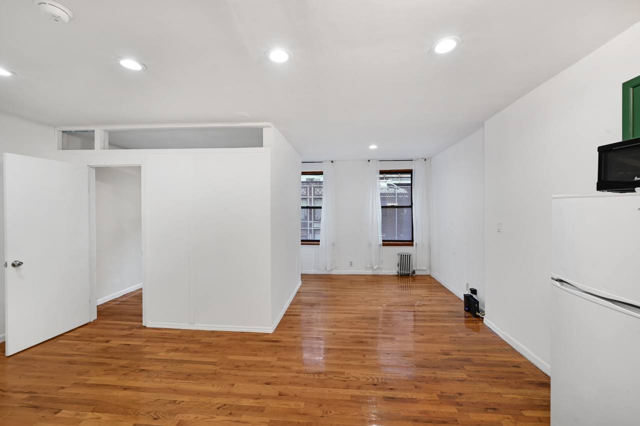 a room in Theater District photo 5