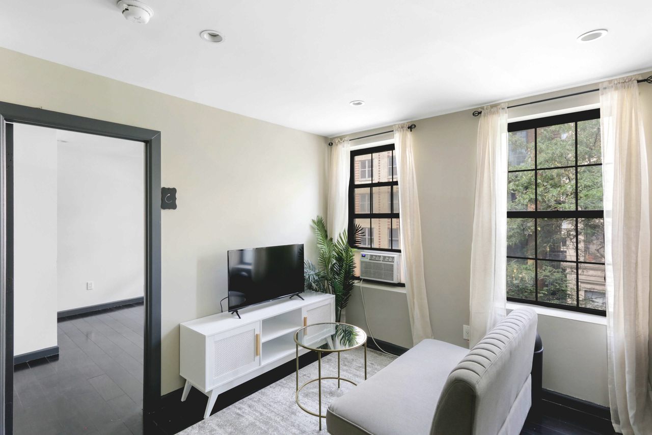 a room in East Village photo 6