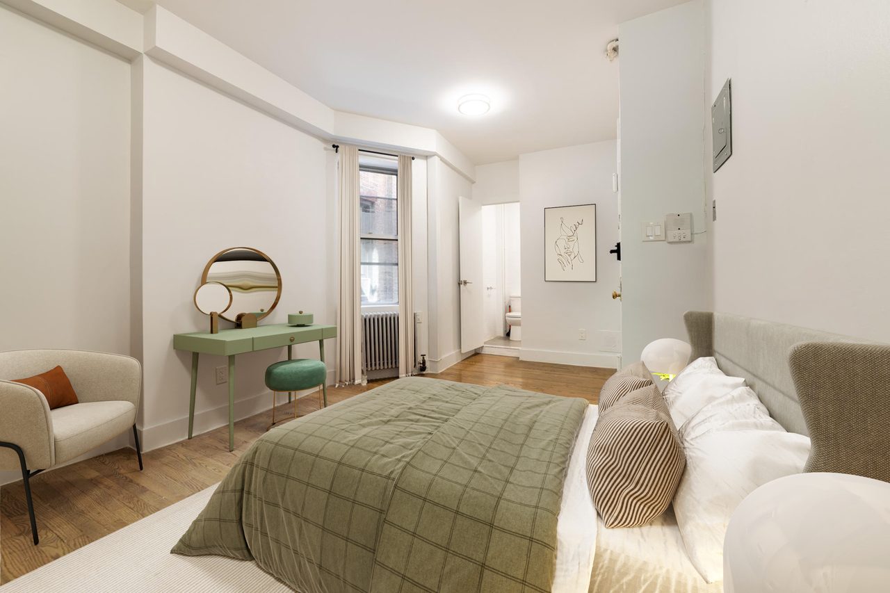 a room in East Village photo 9