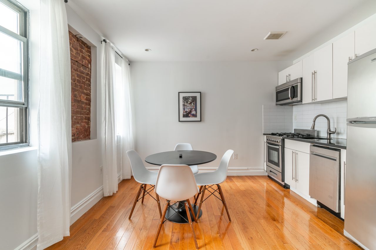a room in East Village photo 5