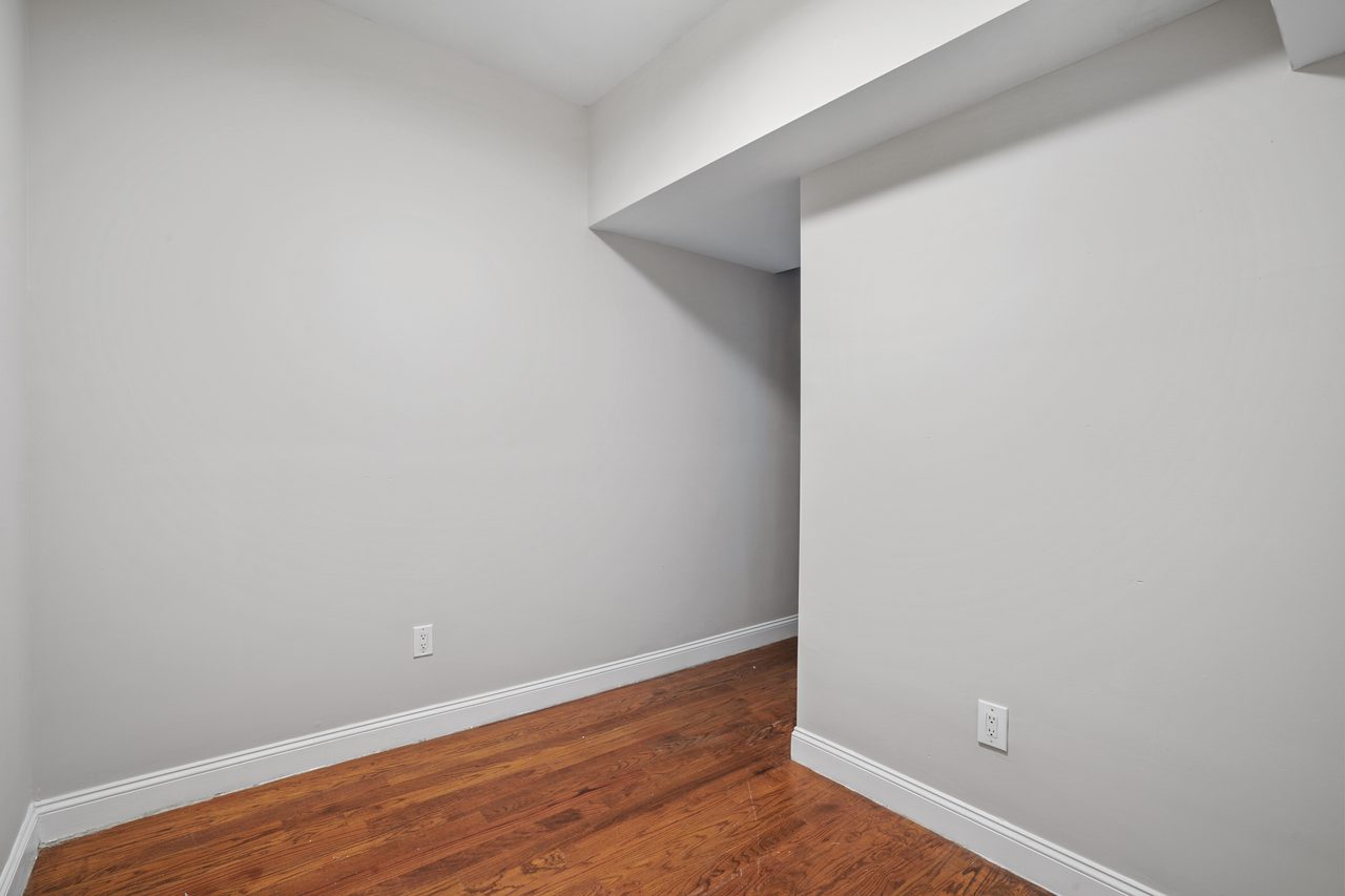 a room in Crown Heights photo 3