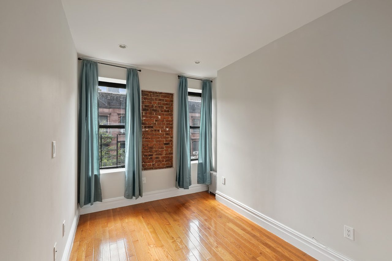 a room in East Harlem photo 2