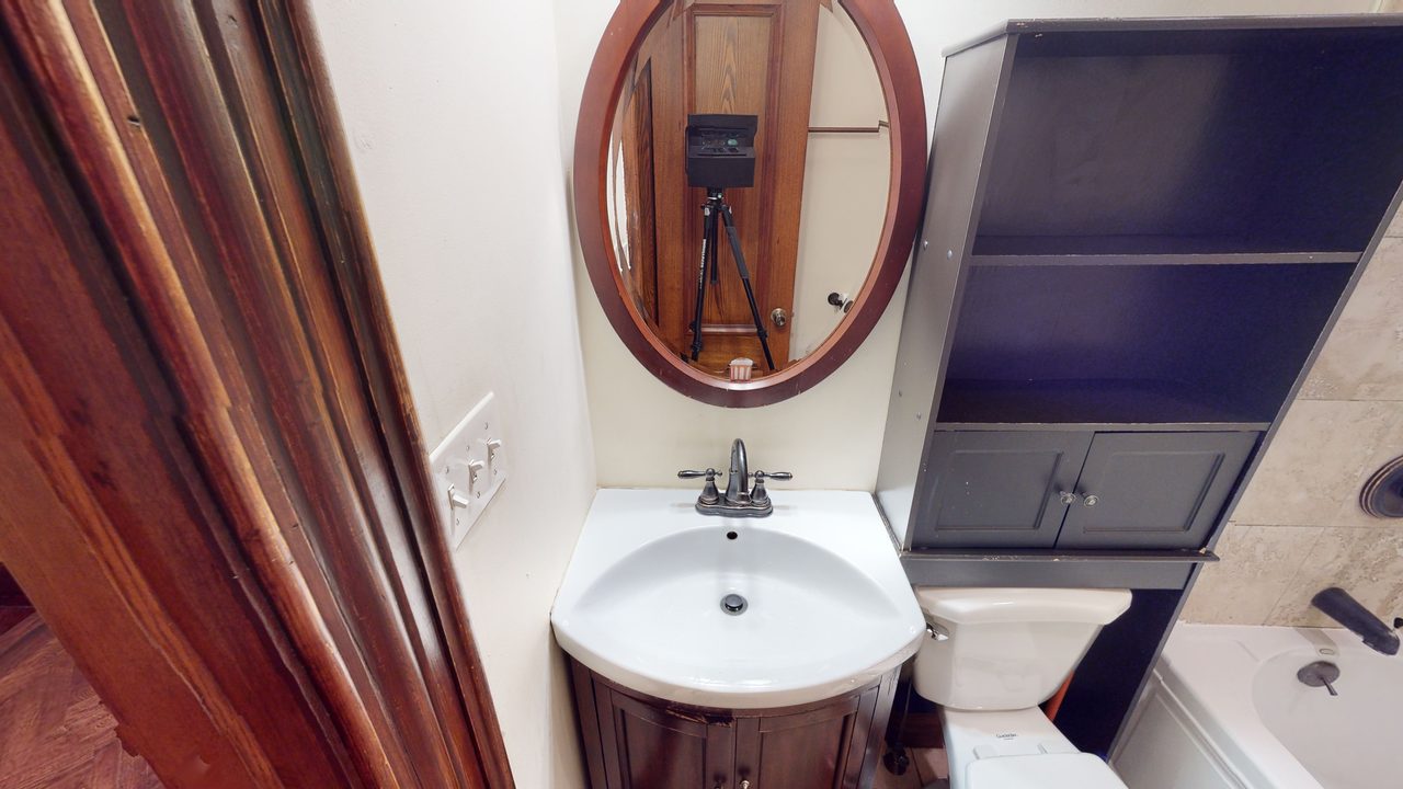a room in Mission Hill photo 6