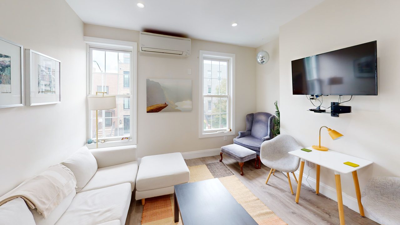 a room in Greenpoint photo 2