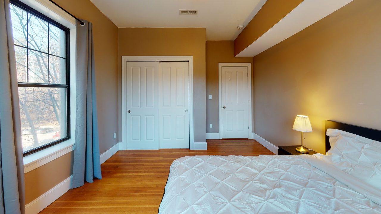 a room in Chestnut Hill photo 3