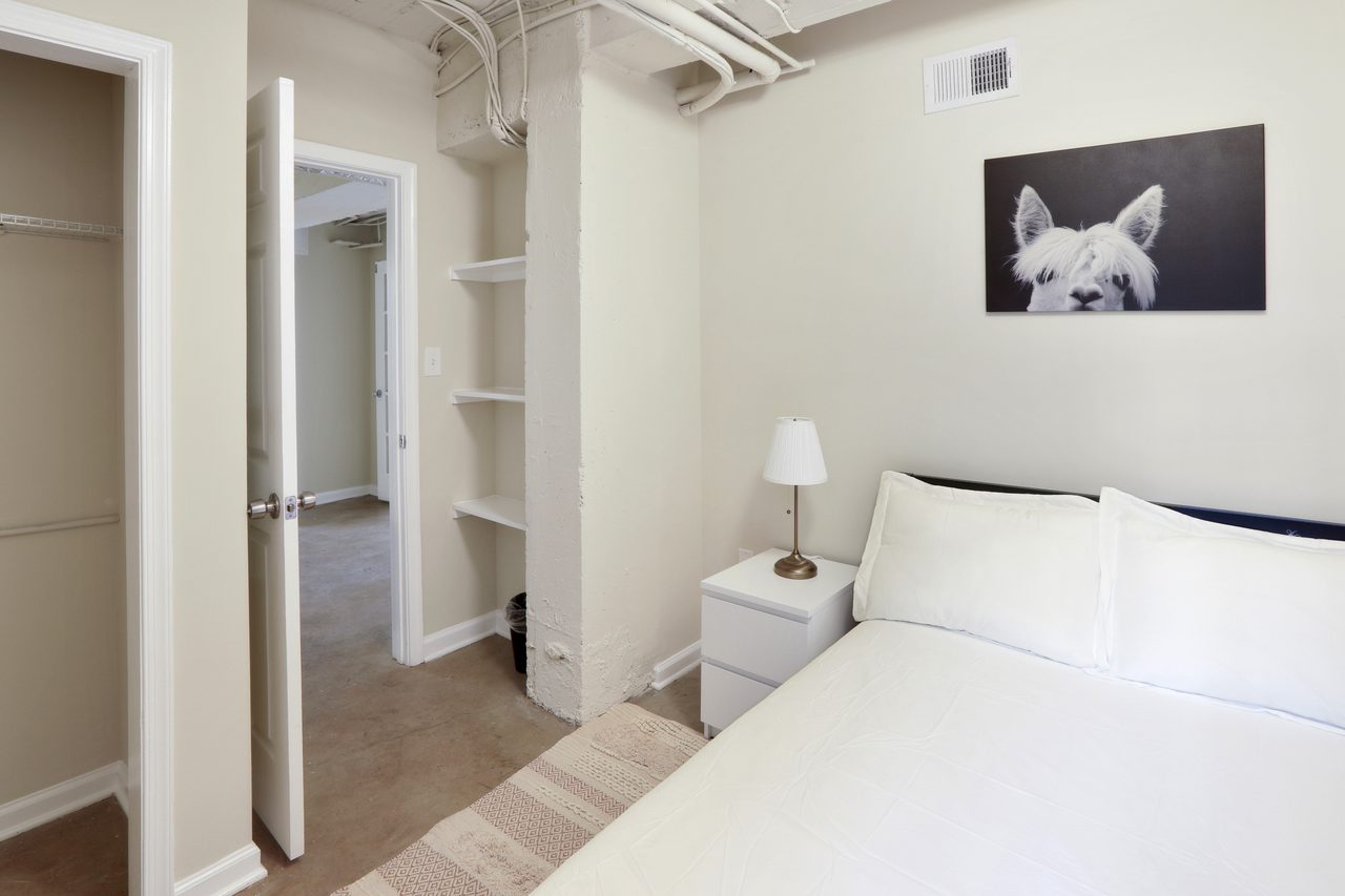 a room in Northwest Washington photo 3